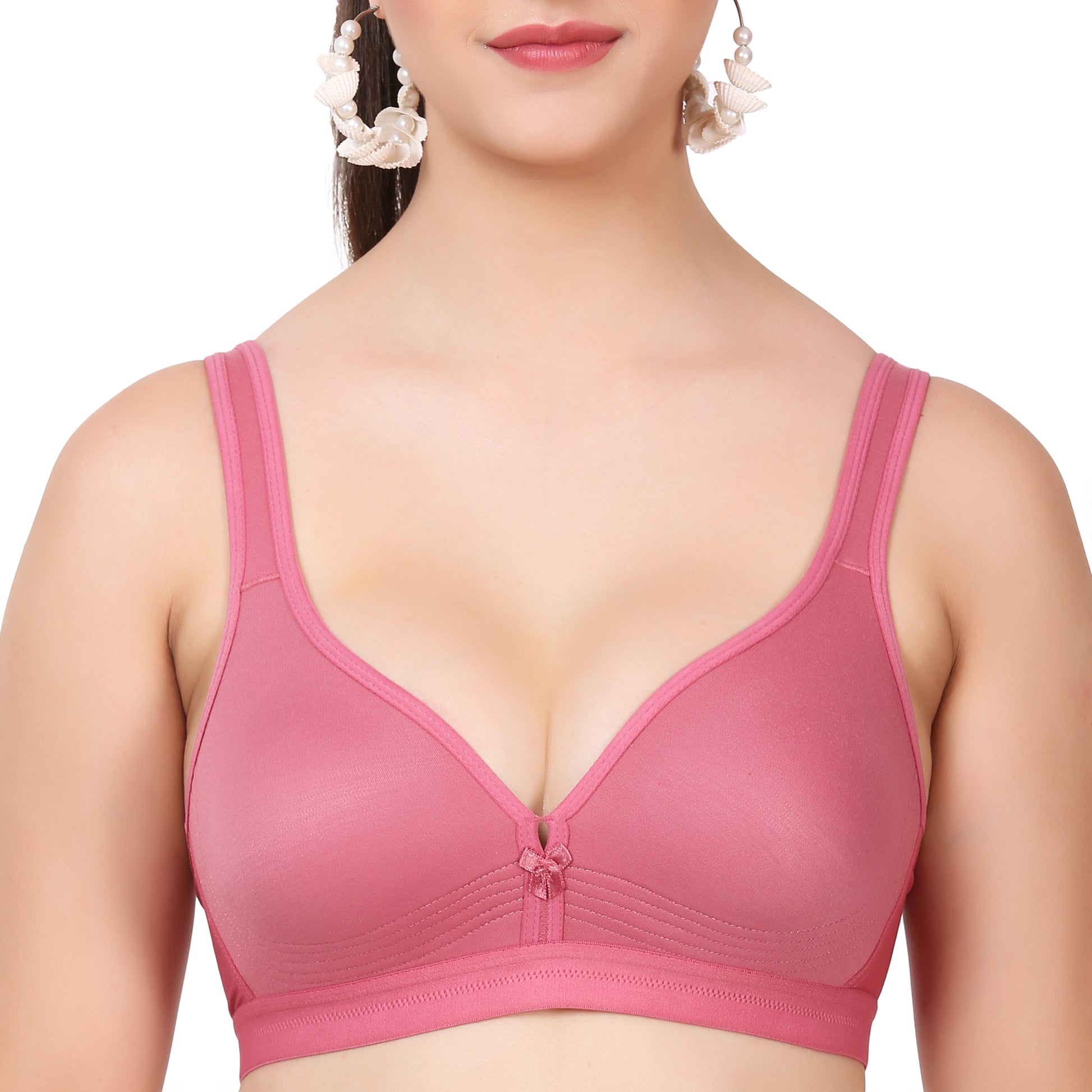 Your daily go-to: seamless bra with molded cup support and figure-hugging style – fits like a dream in 28 size bra.