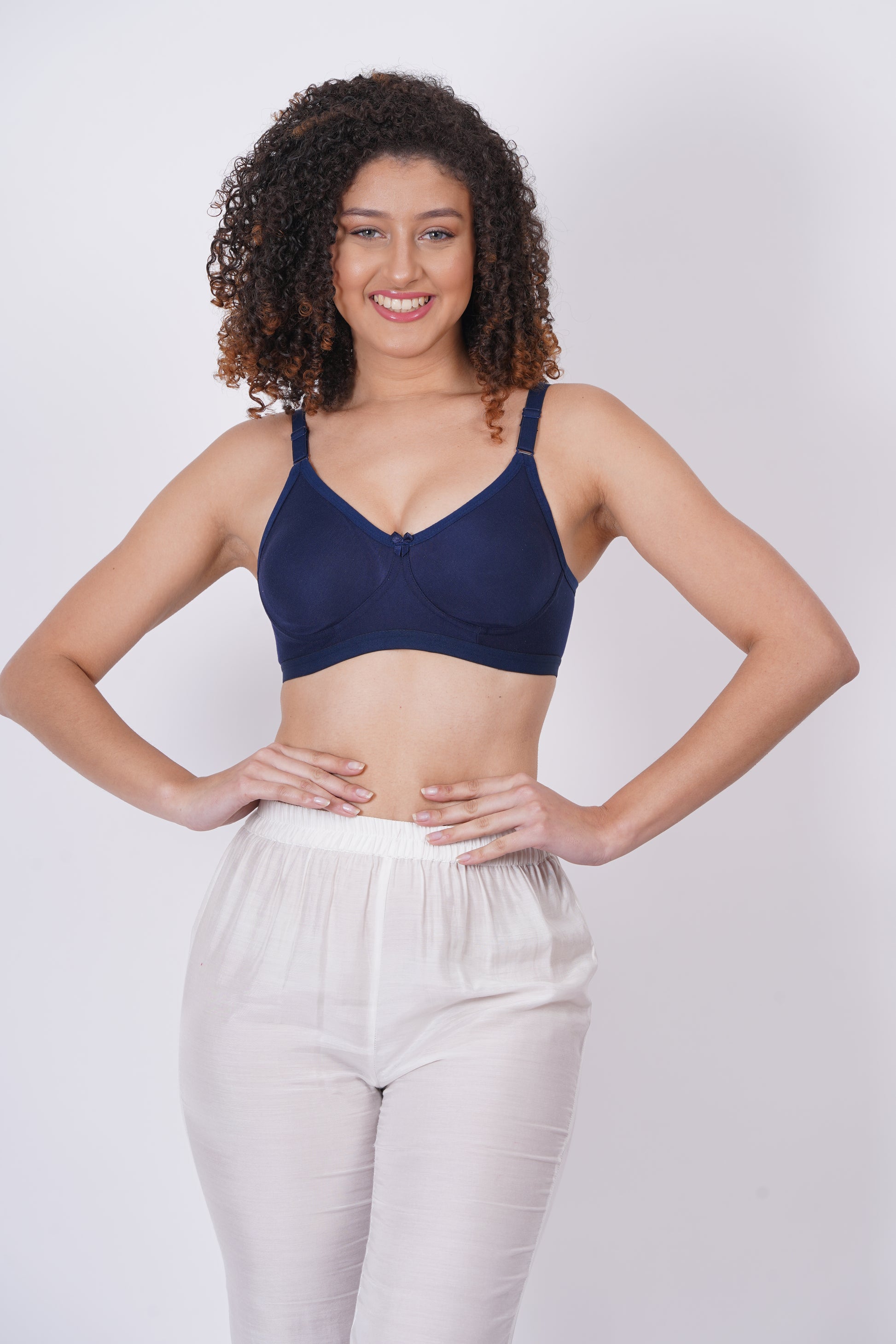 Buy lingerie online with this Blue figure fit bra featuring a nylon fabric, wireless bra style, seamless design.