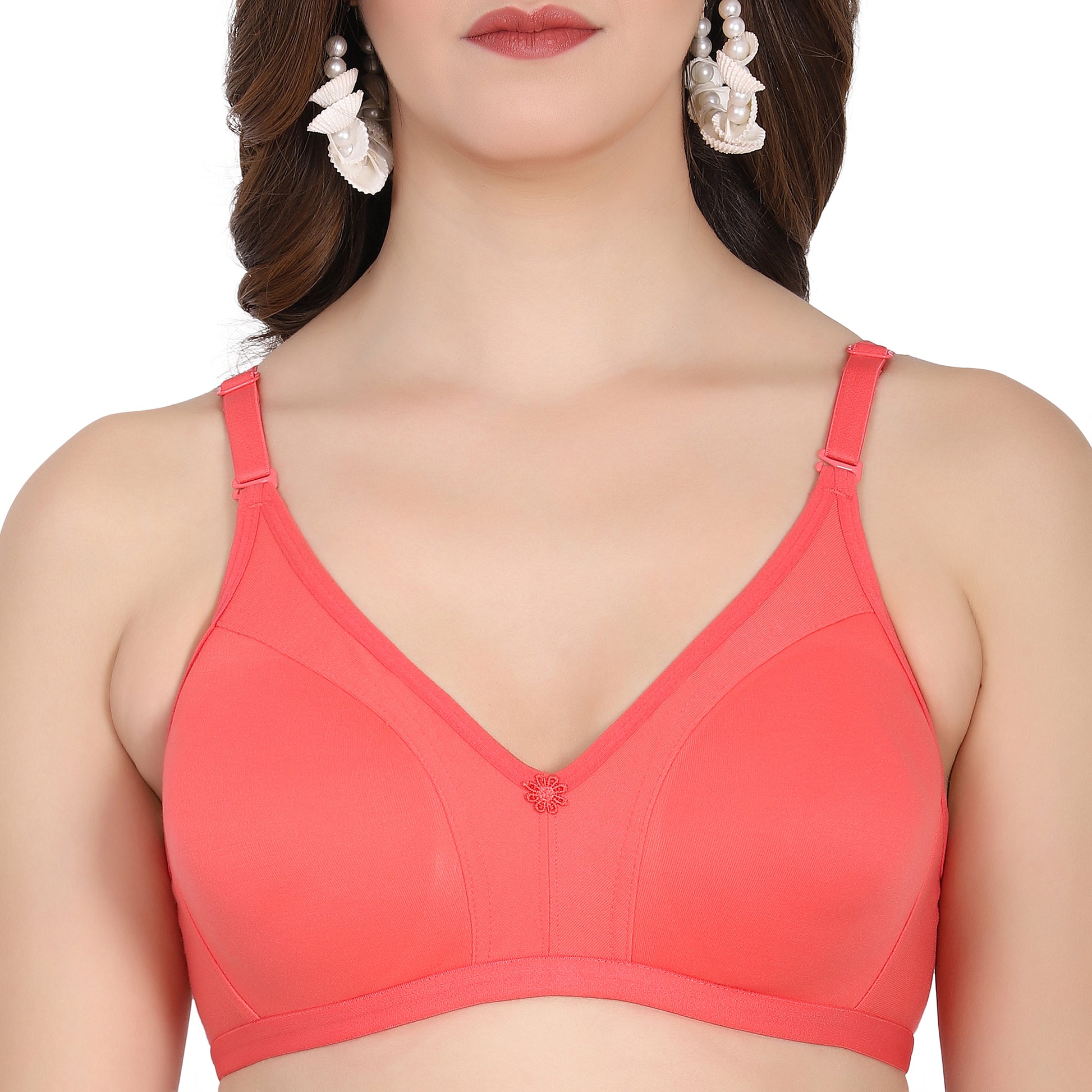 Figure bra with a body-hugging fit, seamless design, and removable padding. A stylish and comfortable choice for everyday.