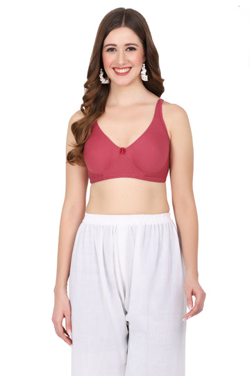 Minimal bra coverage with a seamless bra design and molded cup bra style. Adjustable bra straps ensure a body-hugging fit.