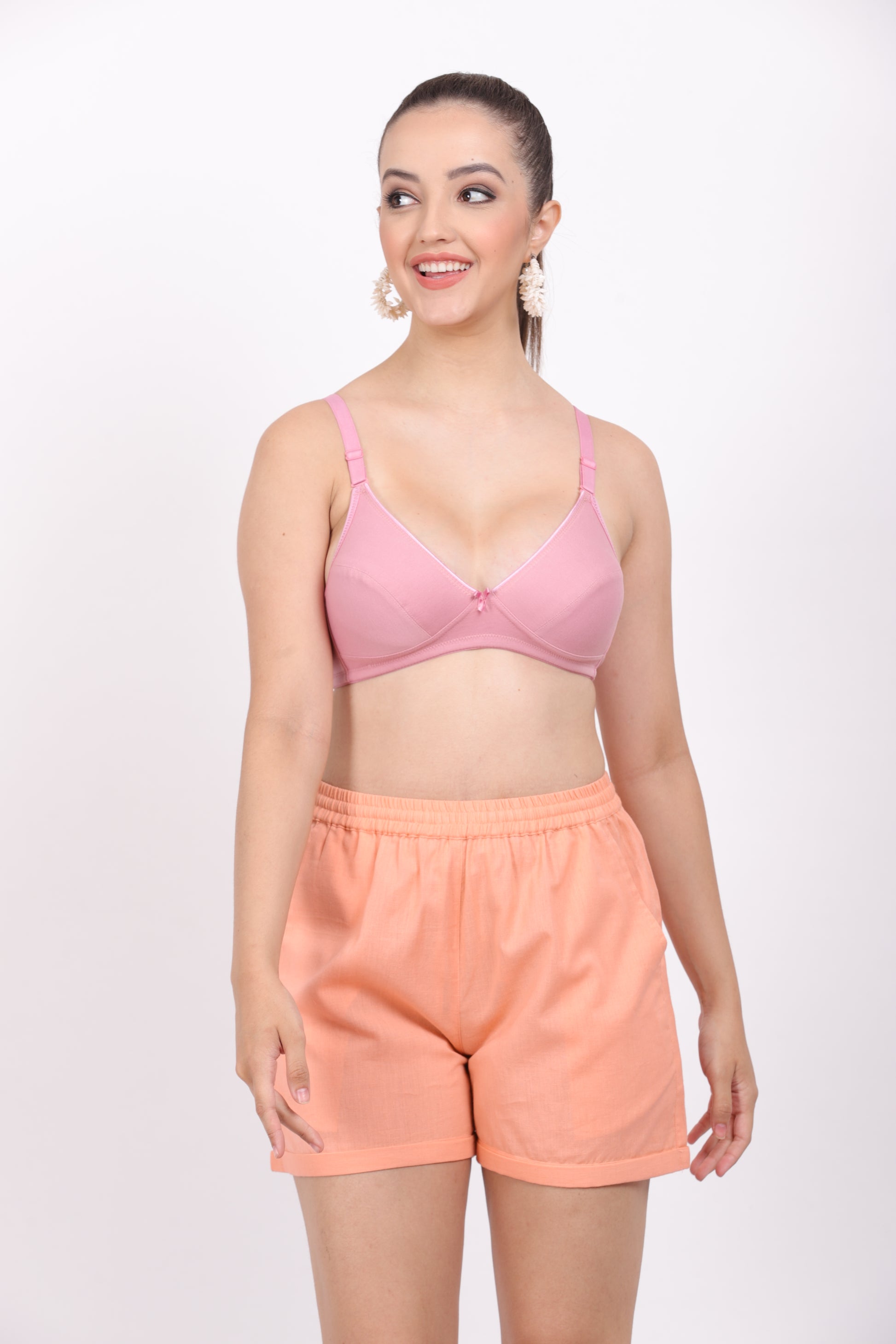 Embrace comfort and support with this molded cup bra – seamless design and natural fit for every day.