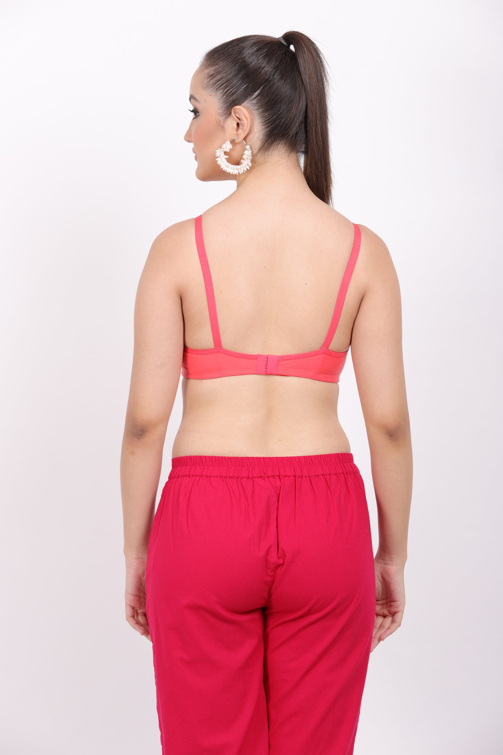 28 size bra with a figure bra design, minimal coverage, and a soft, wireless fit for everyday wear.