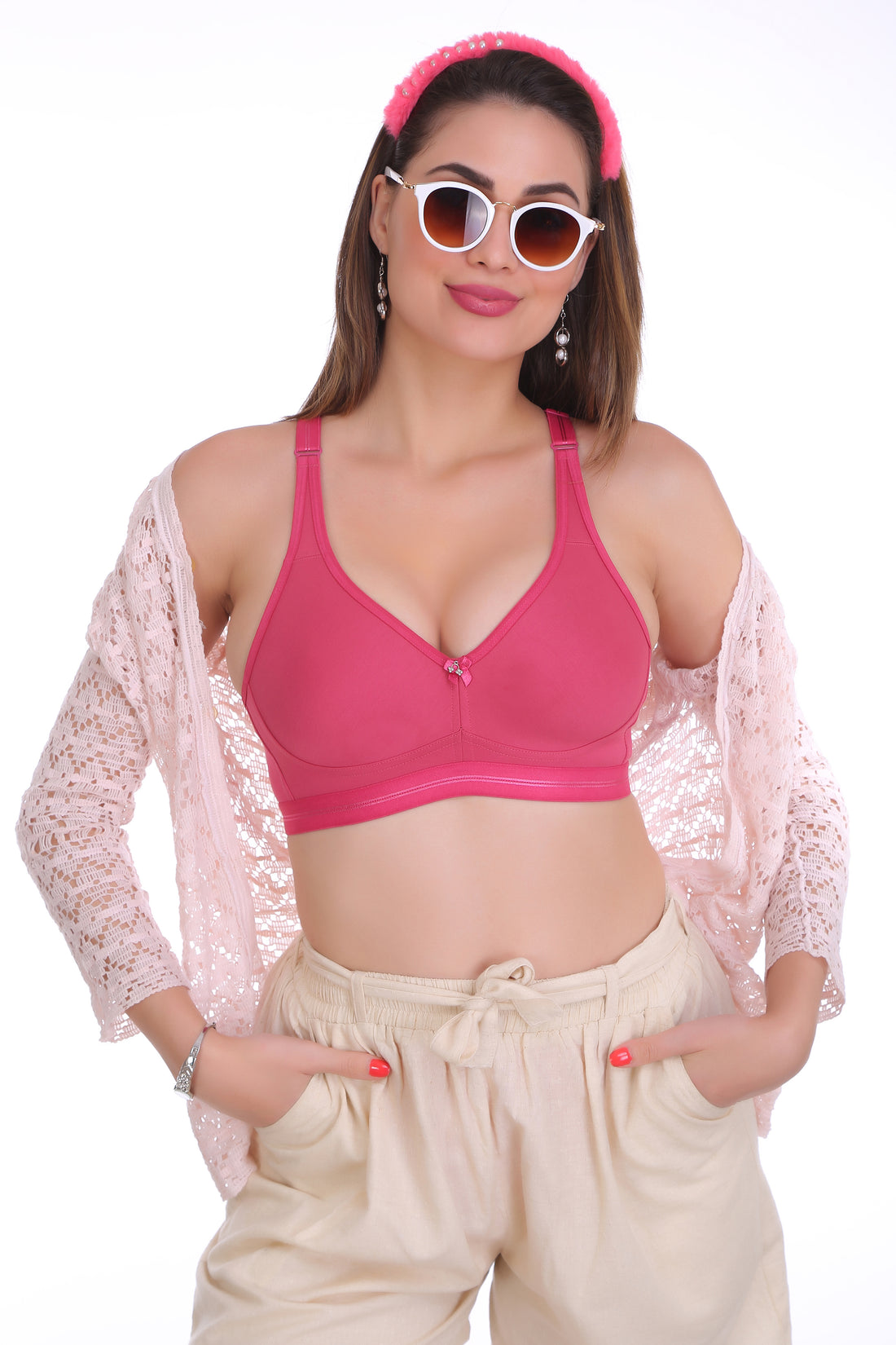 For a date or daily wear, choose this Figure Fit lingerie β a seamless bra with pull-on closure and minimal bra coverage for total comfort.