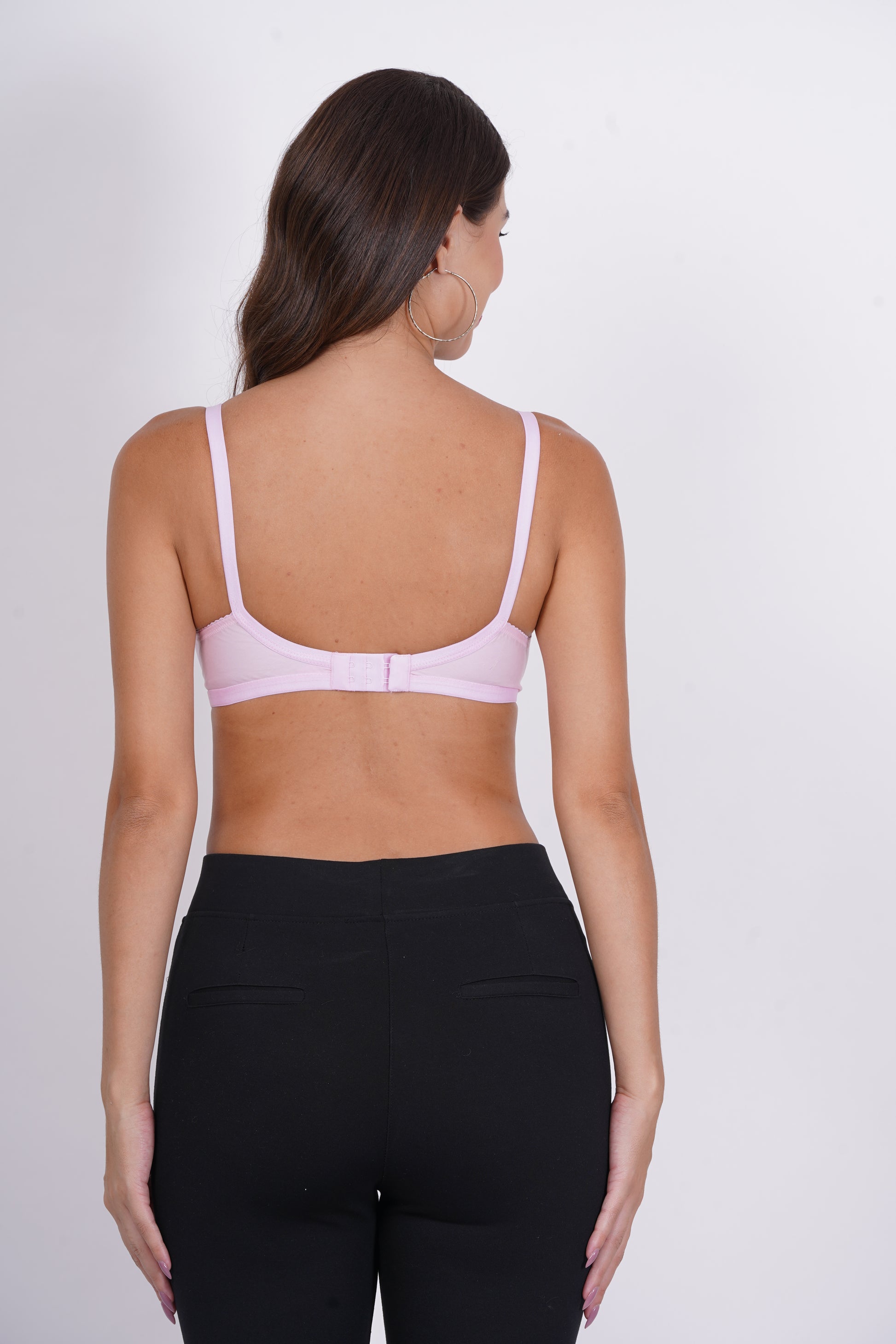 28 size Figure Fit bra crafted from 100% pure cotton, providing minimal coverage and a comfy cross-back design with a secure back bra closure type.