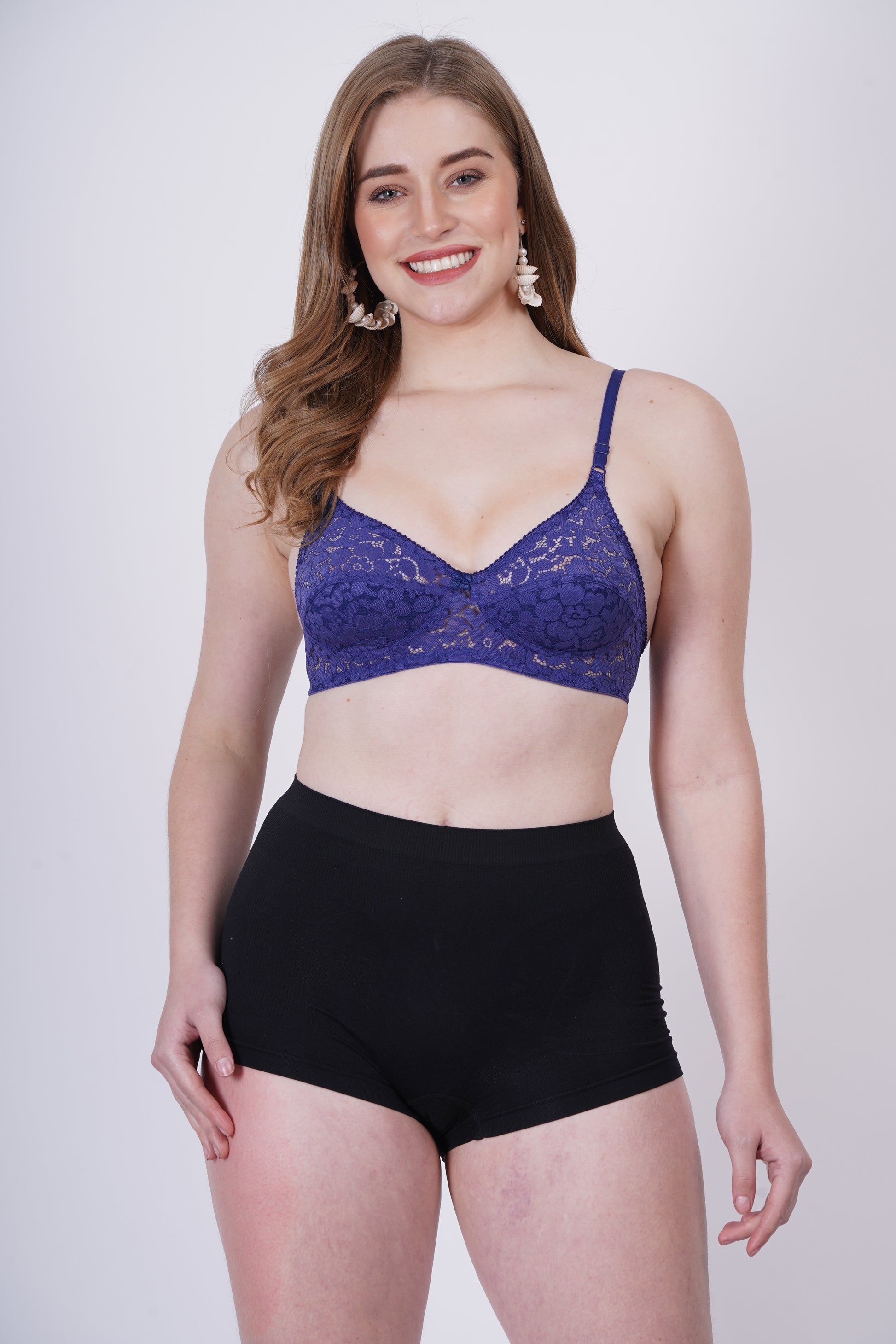 Net lace bra with comfort and support – ideal for women with large busts.