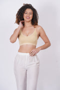 Sports bra for gym with a seamless fit and medium support level.
