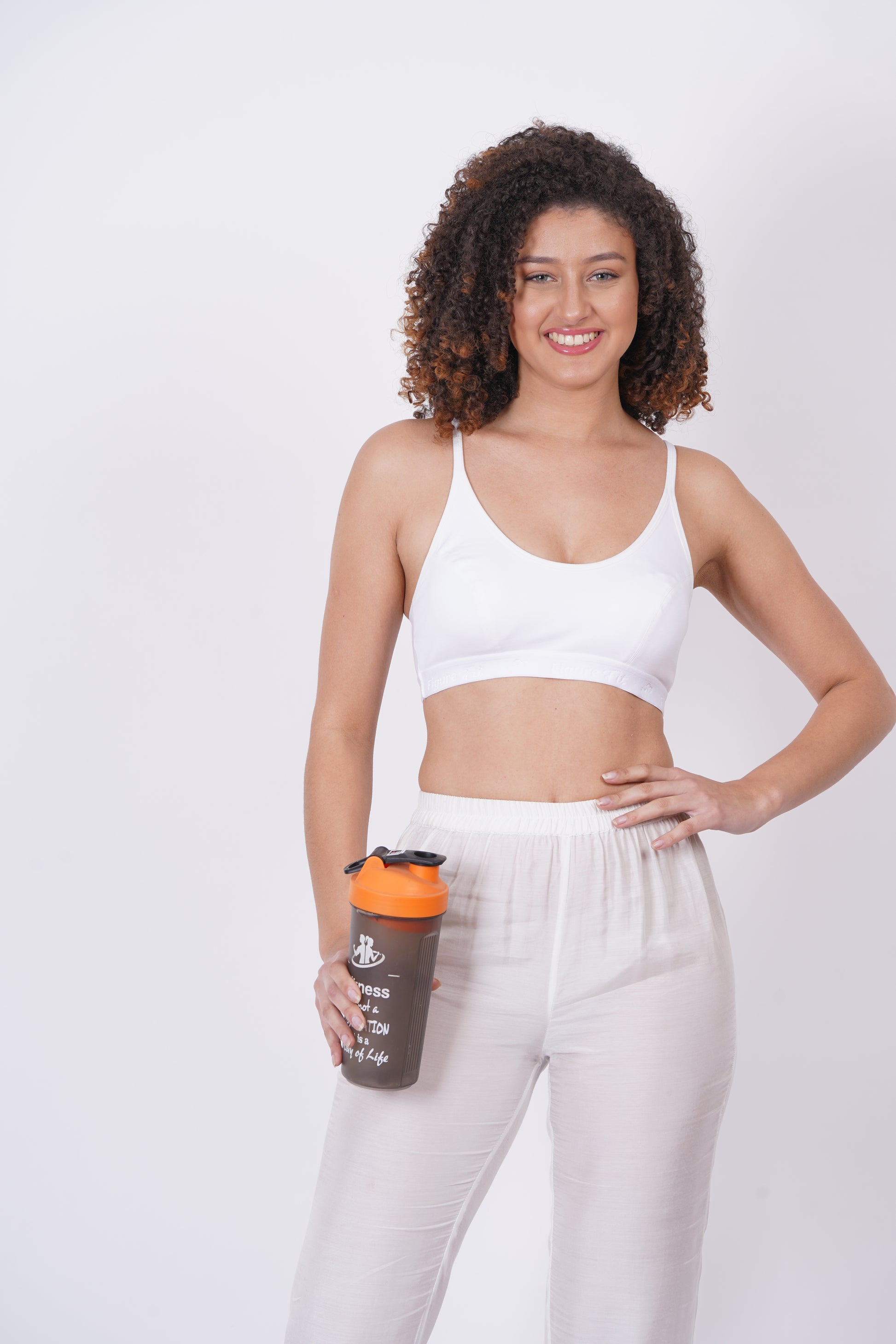 Buy sports bra online that provides full coverage and smooth contouring.
