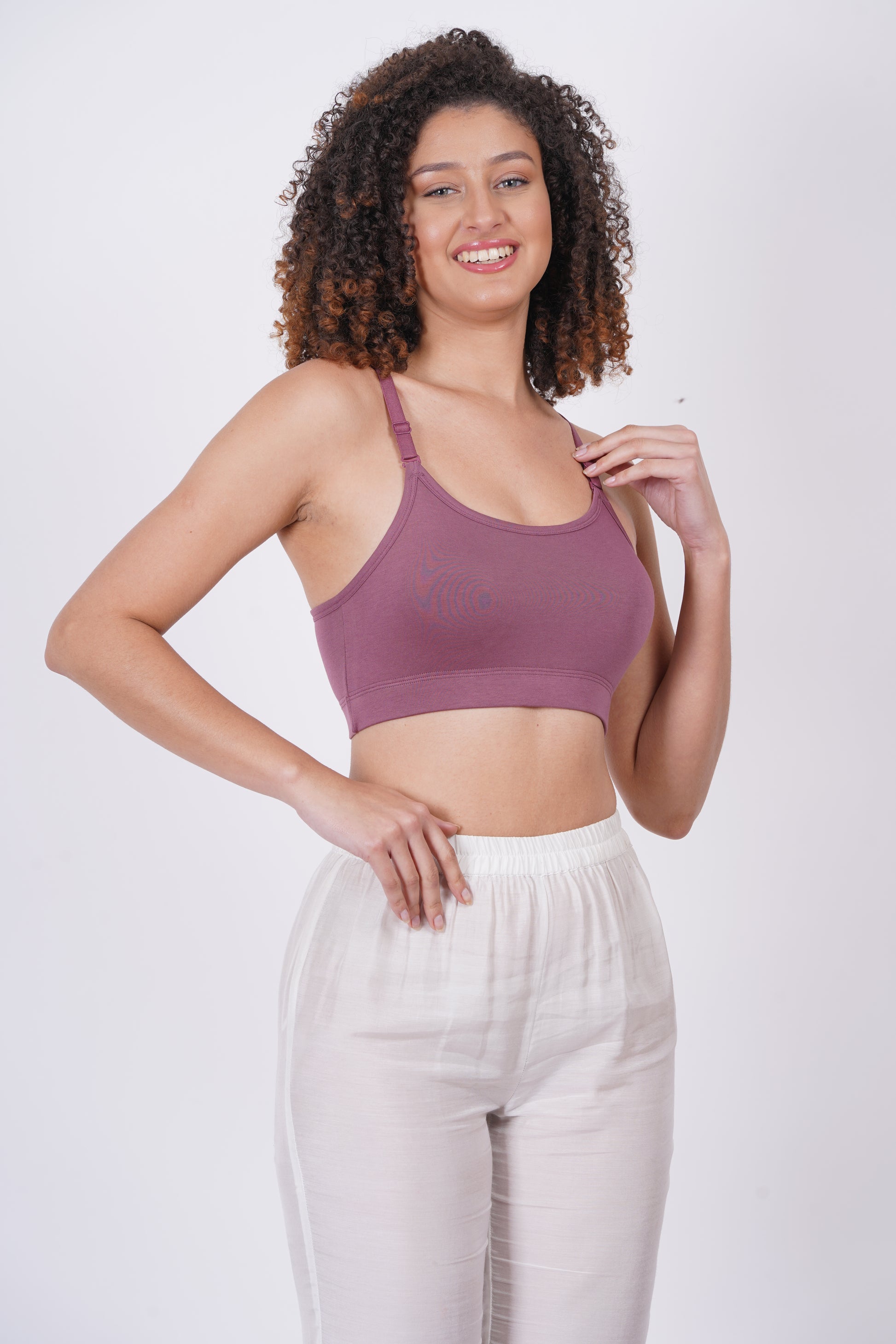 Sports bra for gym with an adjustable band for a snug, secure fit.
