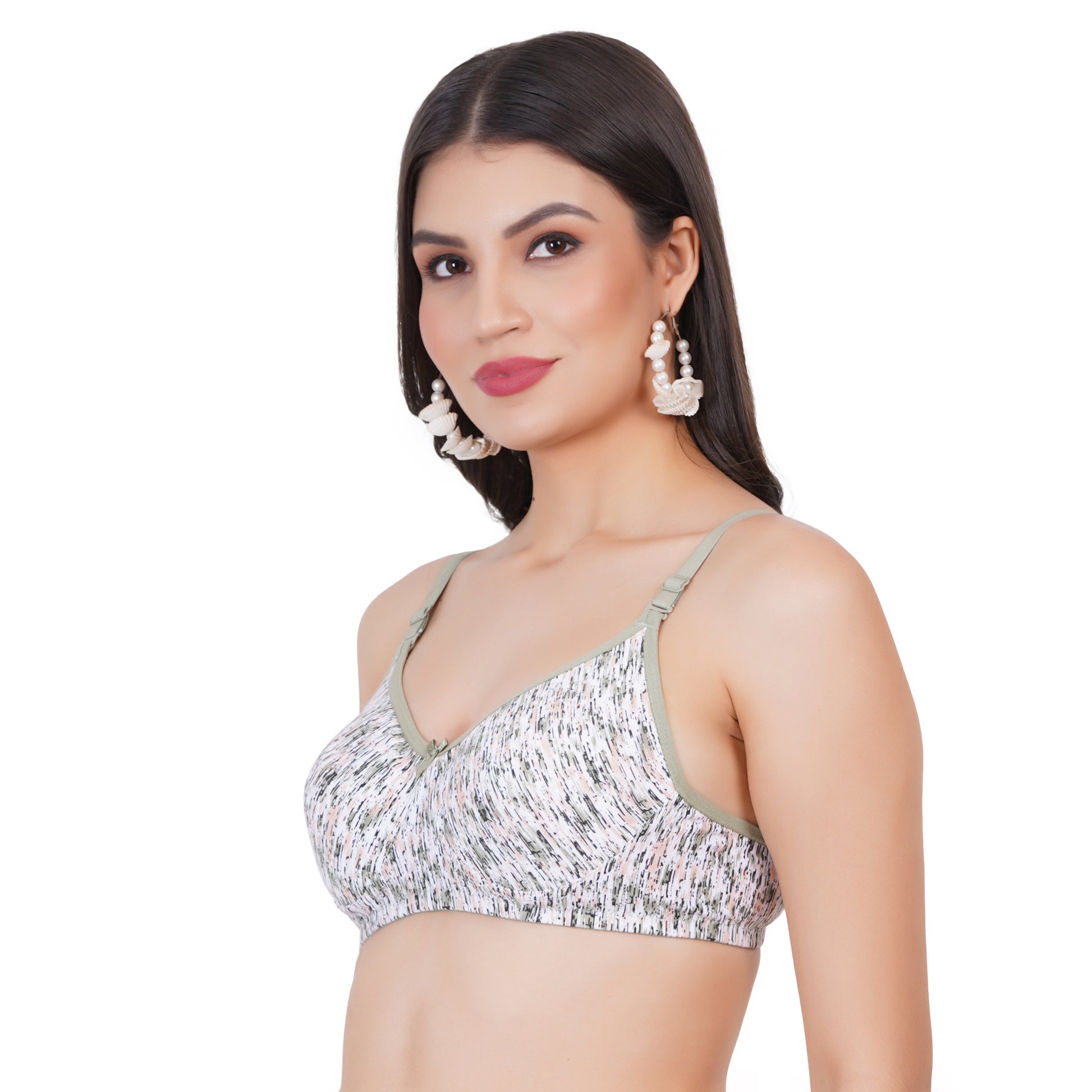 Figure Fit lingerie brings a budget-friendly designer bra under Rs 300 with molded style, back closure, and printed elegance for everyday wear.