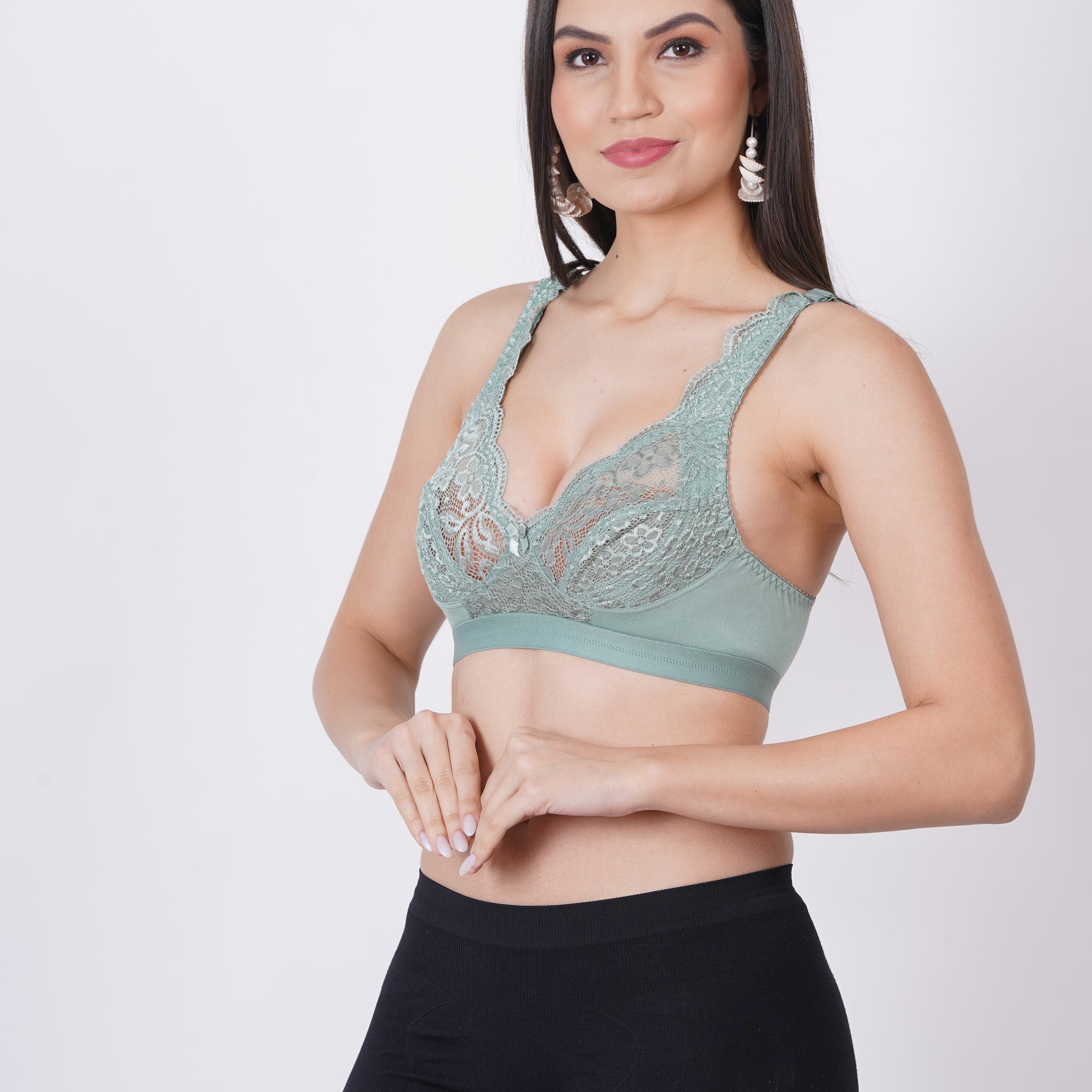 Cup B bra size with front bra closure and net lace detailing – sexy bralette style.