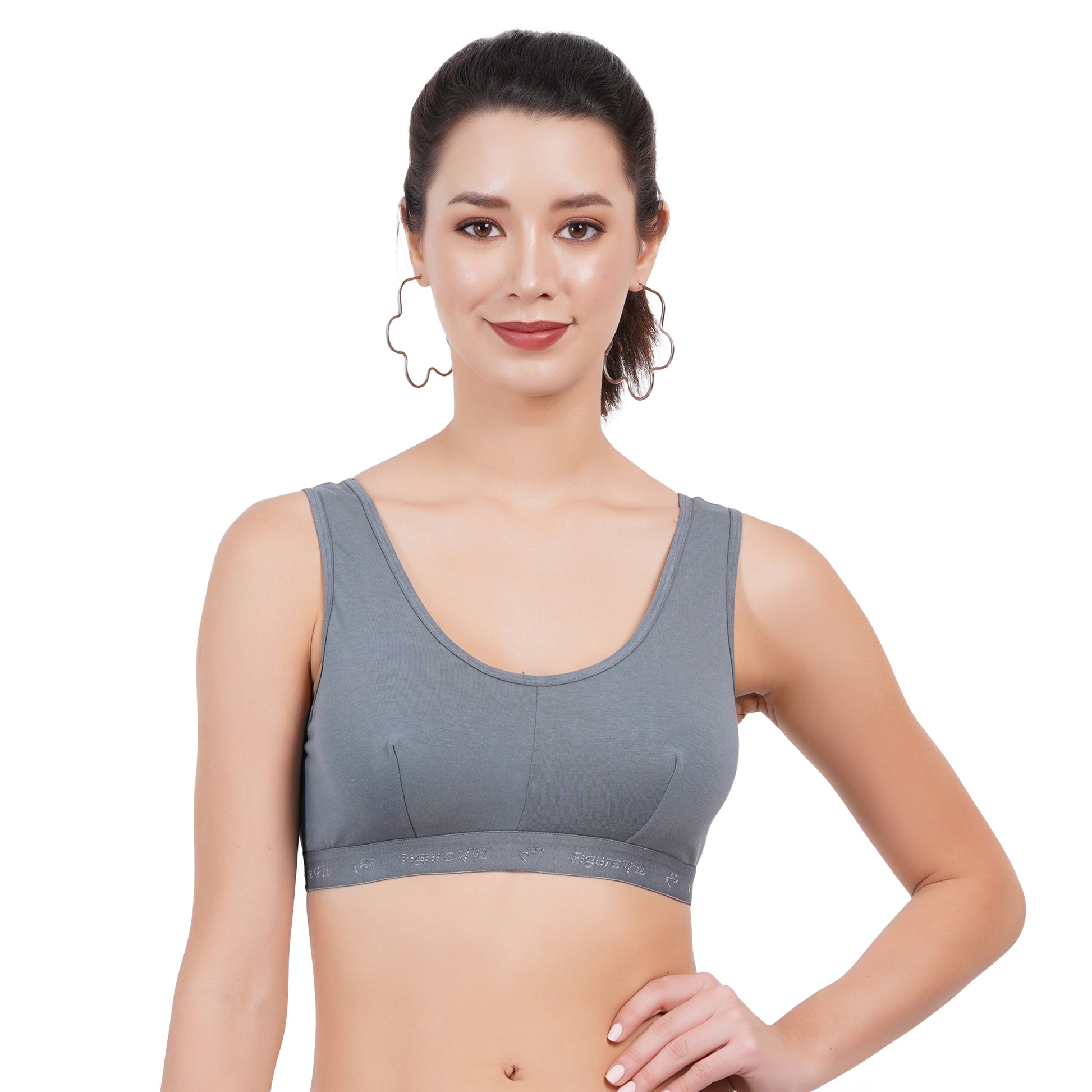 Gym bra with an adjustable band, ensuring a customized and secure fit.
