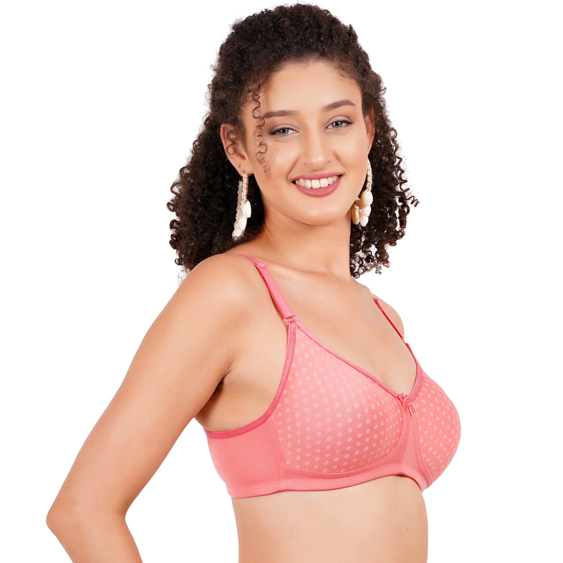 This fig bra for women combines a designer look with comfort – molded bra style, seamless finish, and back bra closure in 34 bra size.

