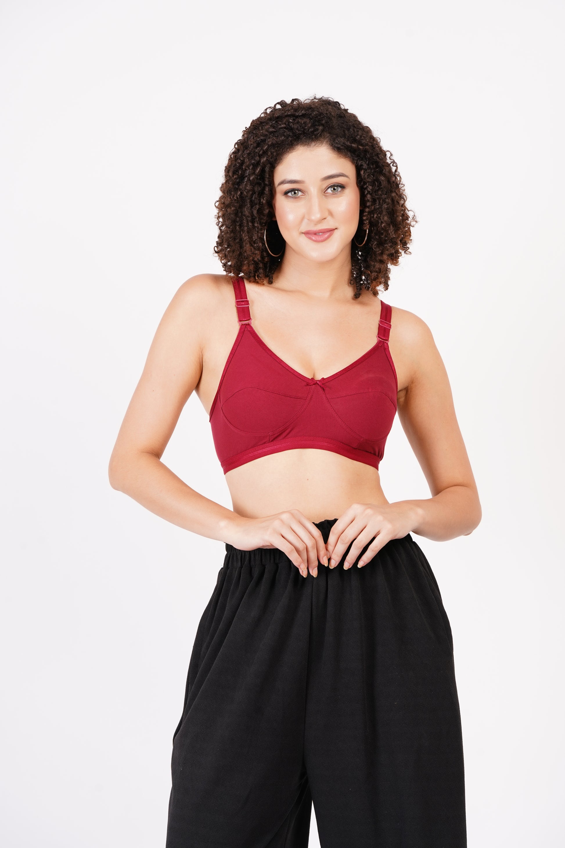 Fit and lingerie collection featuring a hosiery bra with a breathable, smooth finish.
