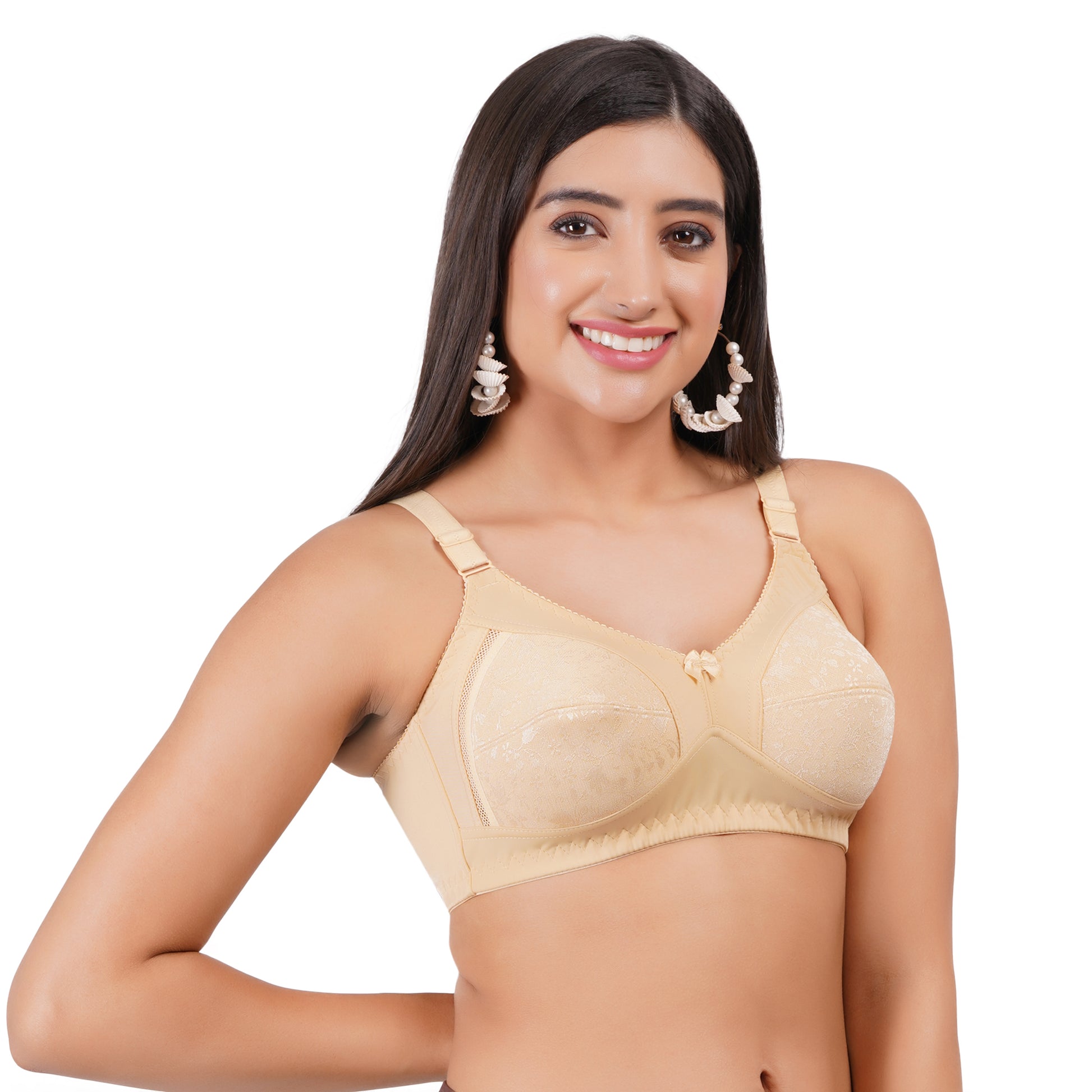 Figure Bra in Nude, offering minimal coverage, seamless support, and delicate lace detailing that enhances your everyday lingerie collection.

