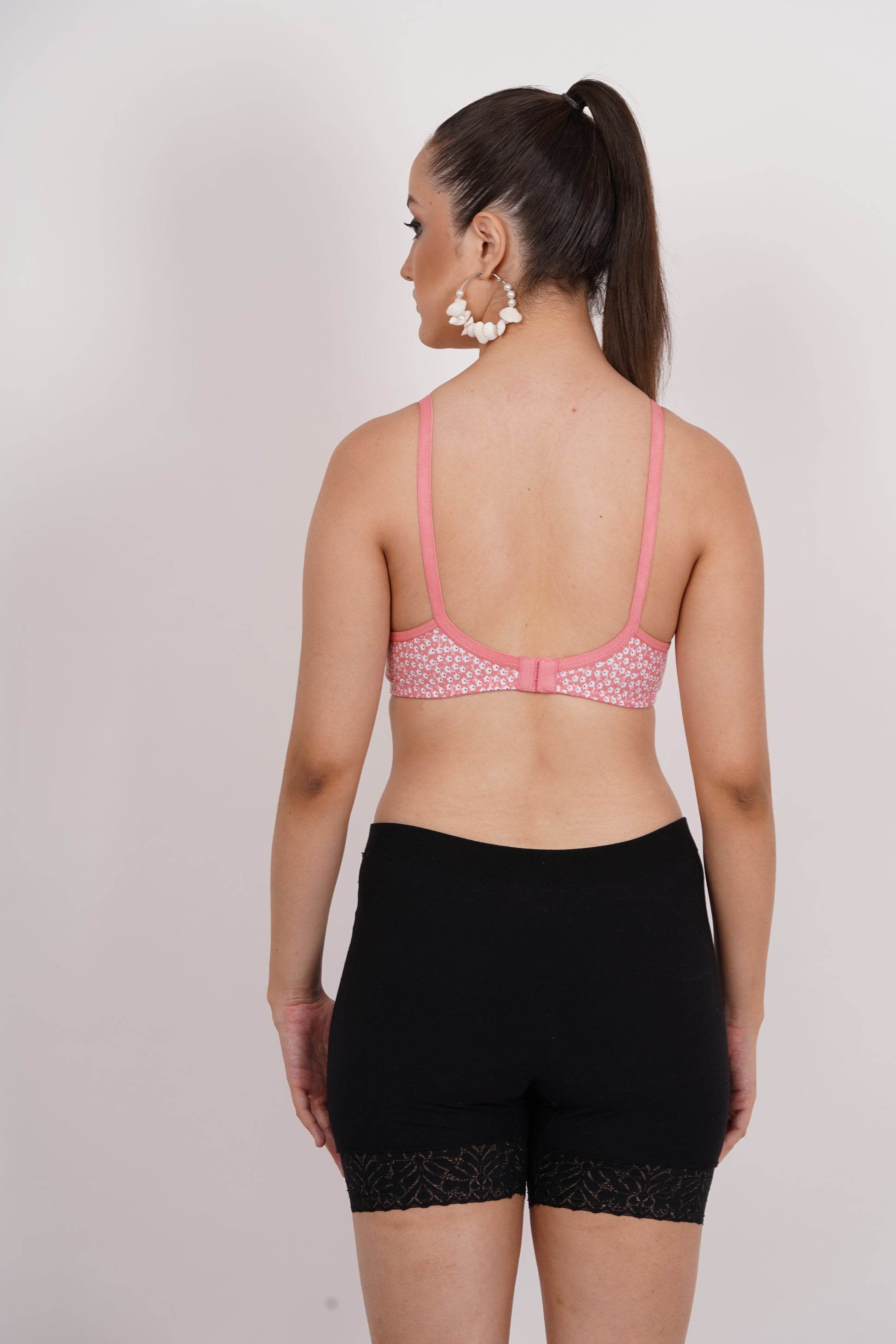 Figure Fit bra with adjustable fit, cup B bra size, and natural fir – a breathable cotton essential for women.