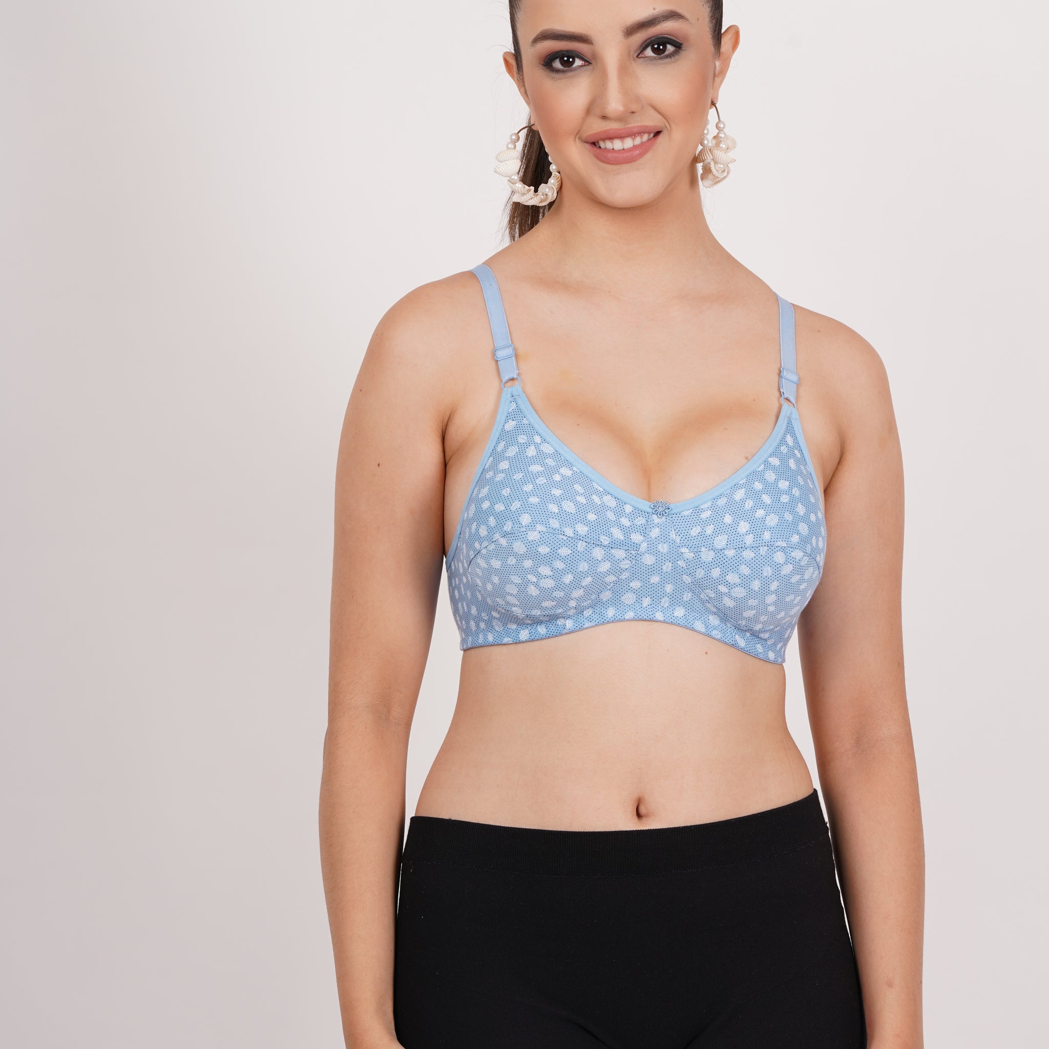 Demi bra coverage with a seamless bra design and printed bra offers secure fit that flatters your figure. 