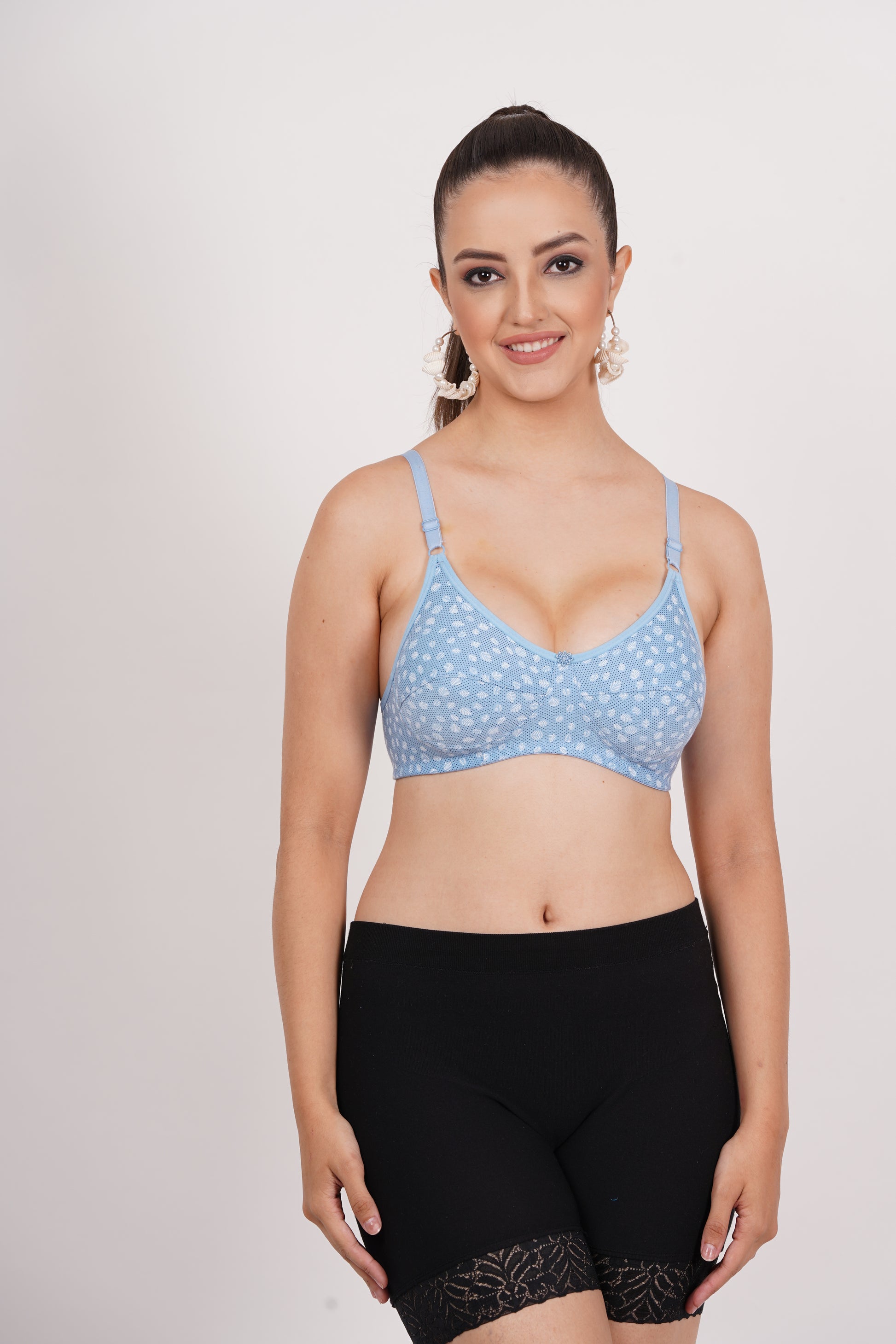 Demi bra coverage with a seamless bra design and printed bra offers secure fit that flatters your figure. 