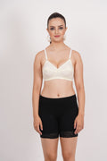 Figure bra with demi coverage and a seamless bra design, making it ideal for every outfit. Adjustable bra straps ensure a customized and secure fit.

