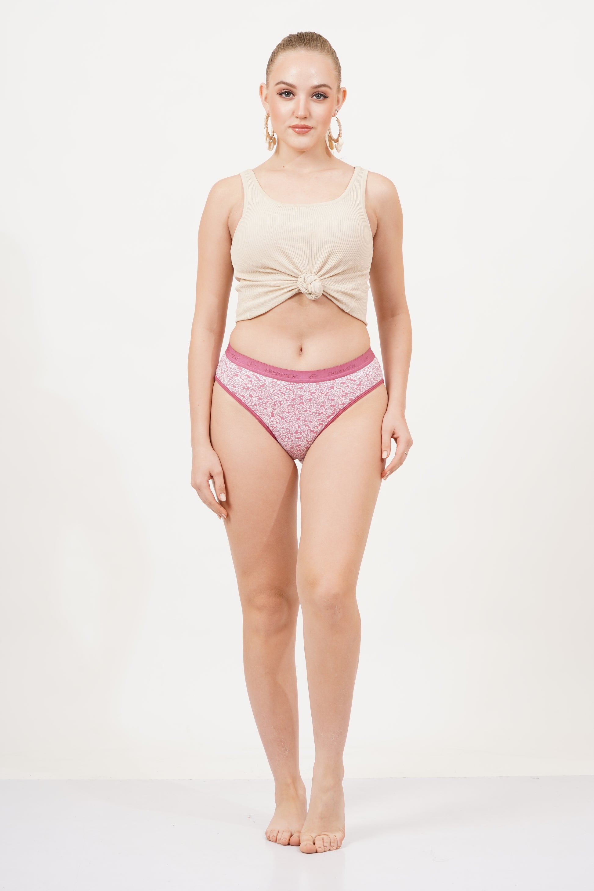 Candy panty of 3 offers, perfect as lingerie for women, featuring ultra-soft fabric.
