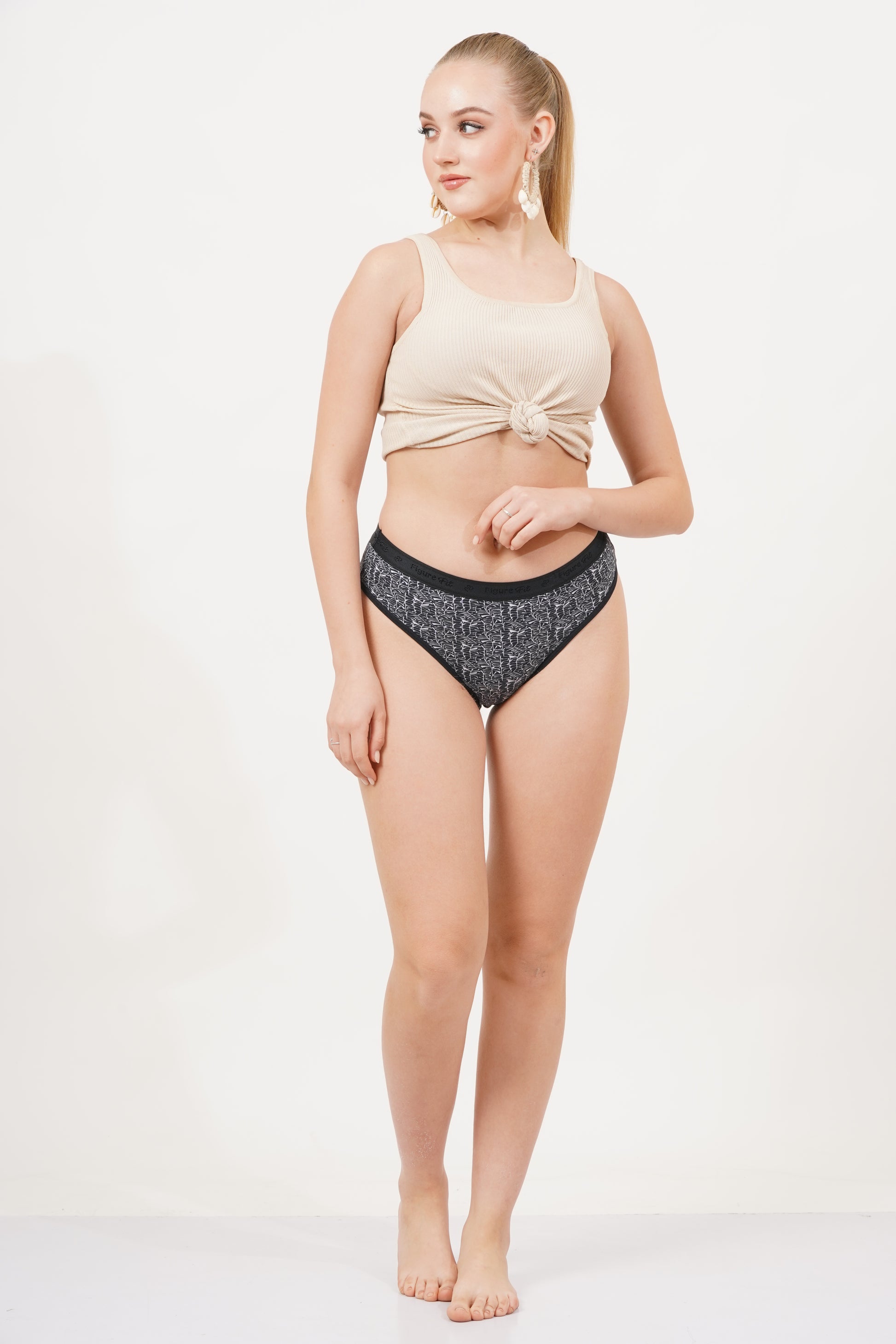 Figure Fit underwear for women – printed panties with a snug fit, available in many sizes.