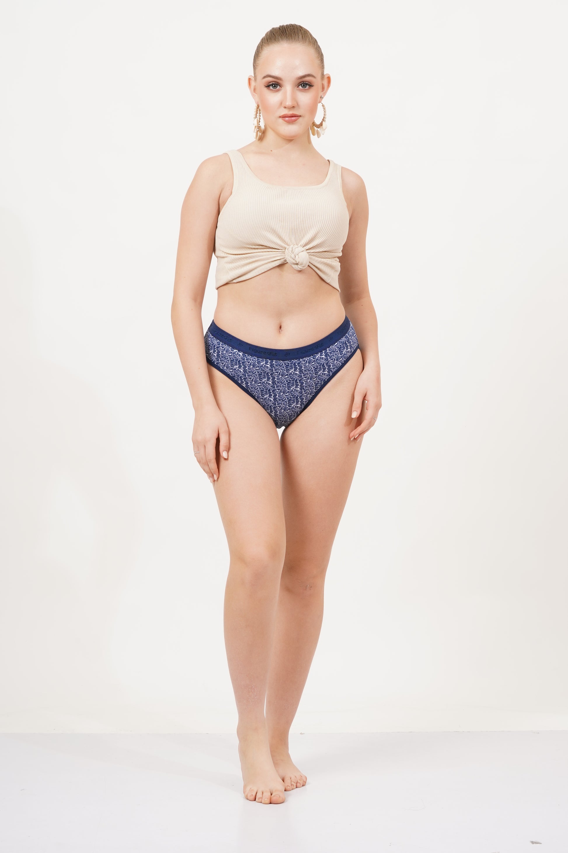 Printed panties with a comfort fit, made from breathable synthetic fabric for daily wear.
