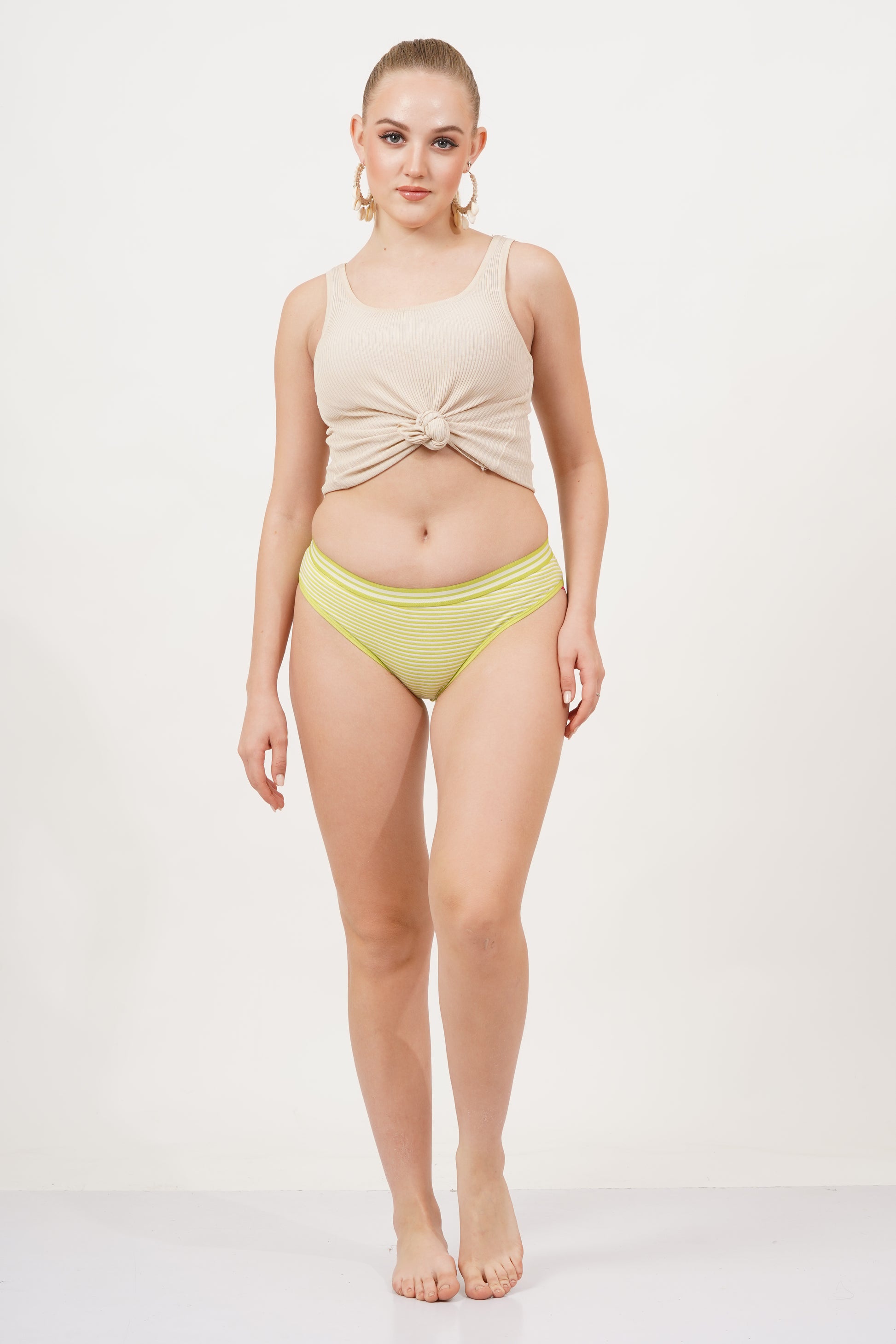 Shop figure panties with a  high waist rise, printed panties, small size available.