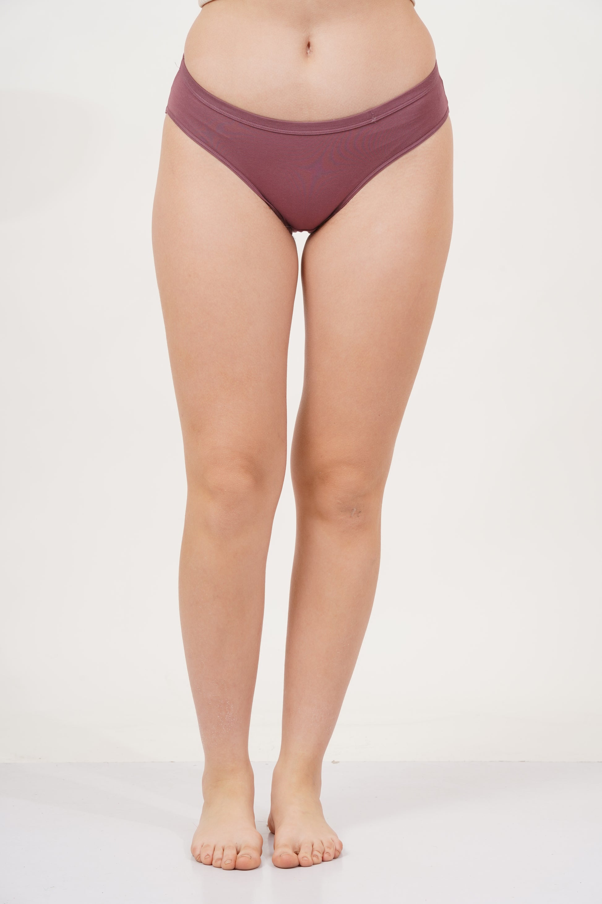 Panty size 30 available in a high waist rise design, providing a secure and snug fit.
