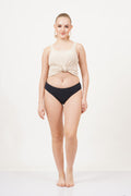 Panty pack of 3, featuring a body-hugging fit and stretchable material for ultimate ease.
