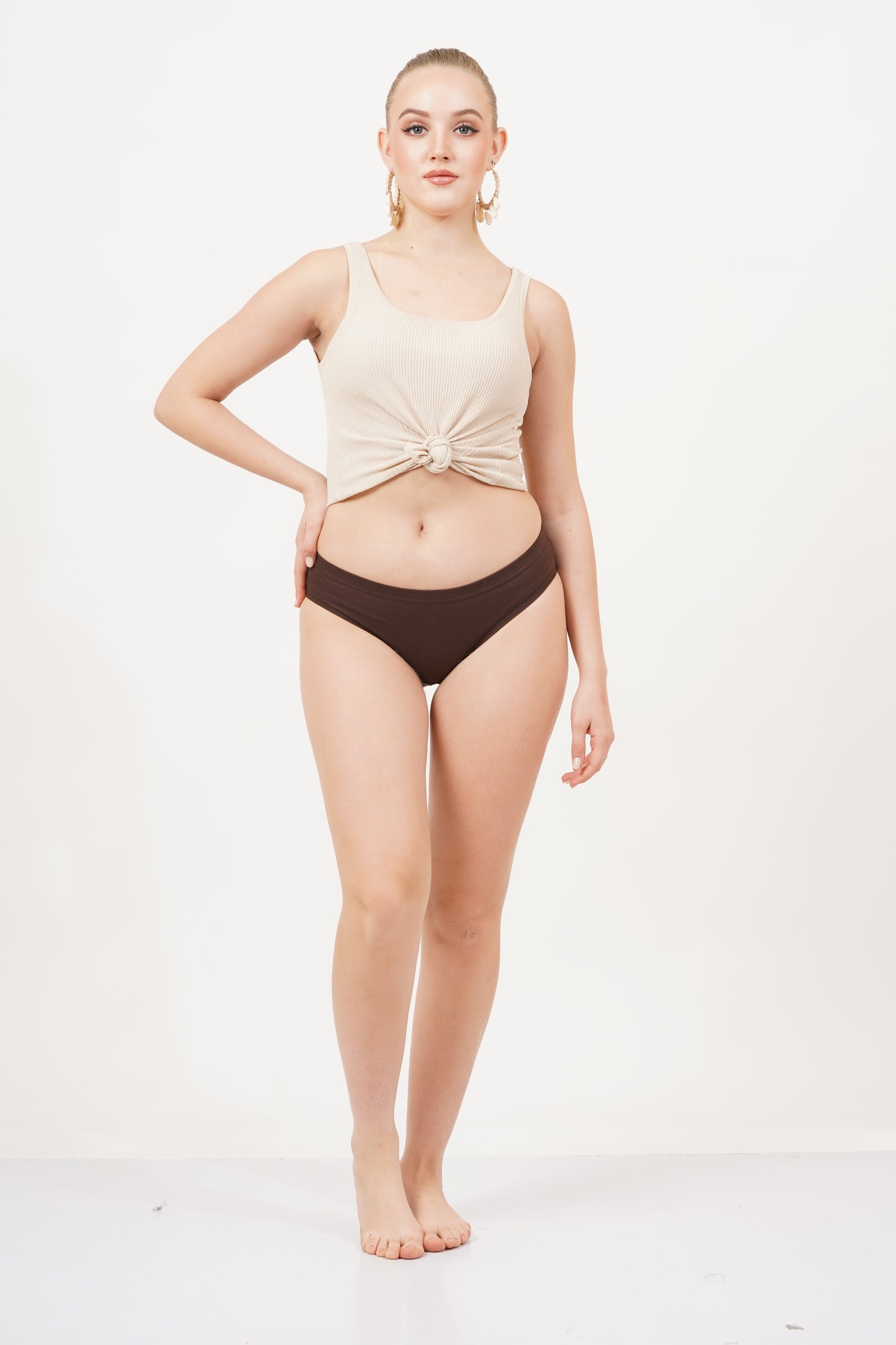 Body-hugging fit panties, crafted for smooth shaping and support.

