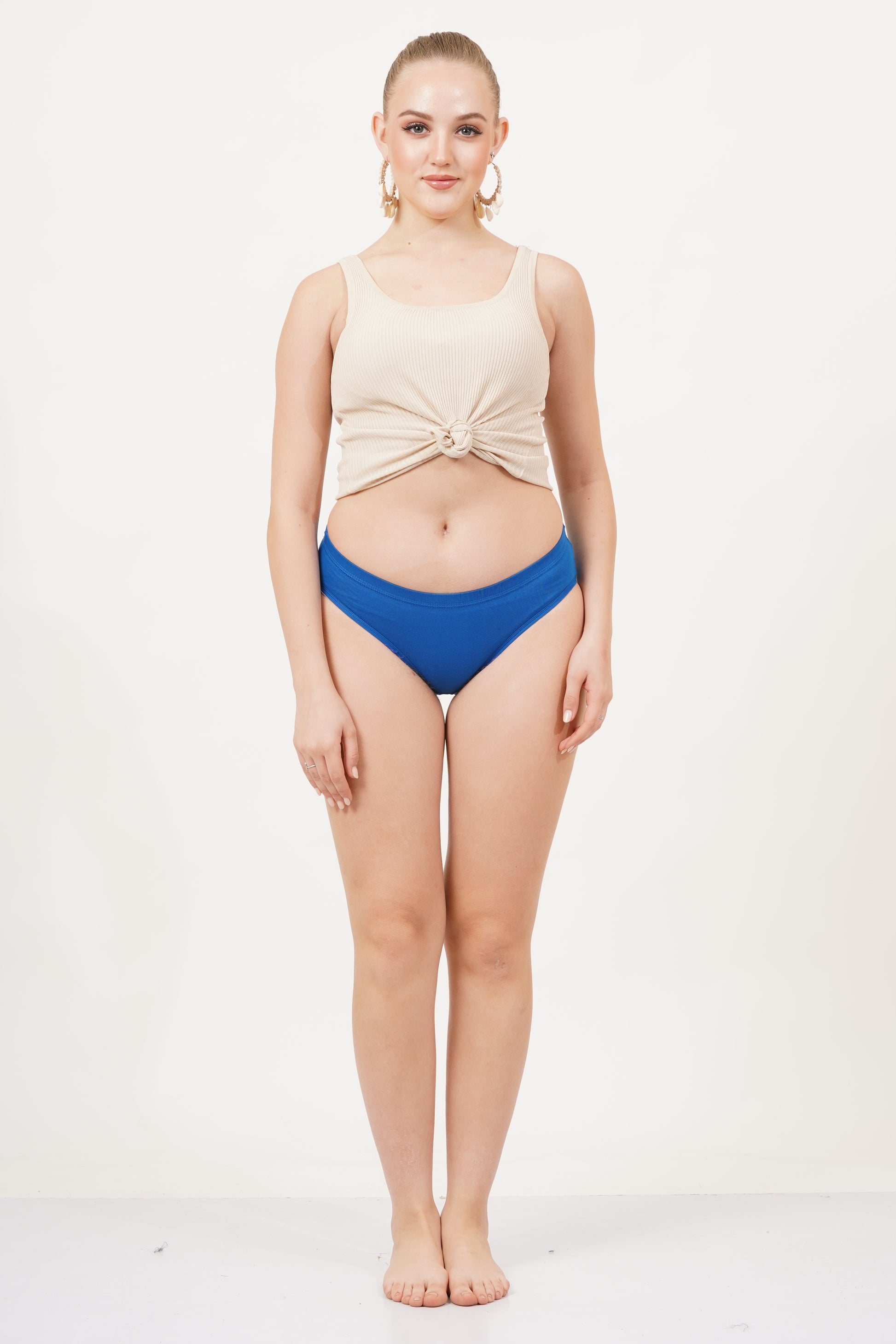 Comfortable fig underwear, designed with a stretchable waistband for a secure fit.
