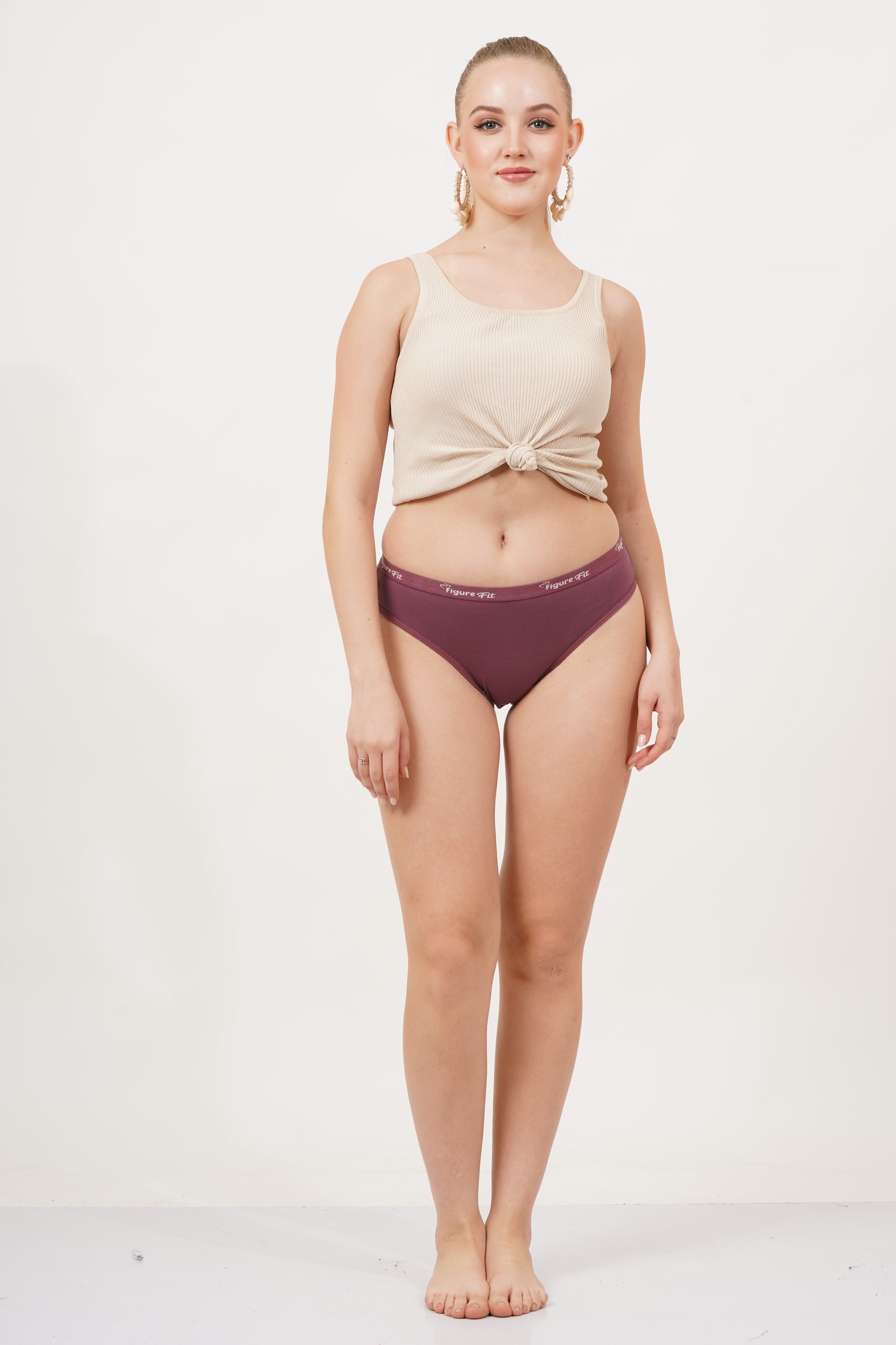 Creation panty set offering a body-hugging fit with a sleek and smooth finish.
