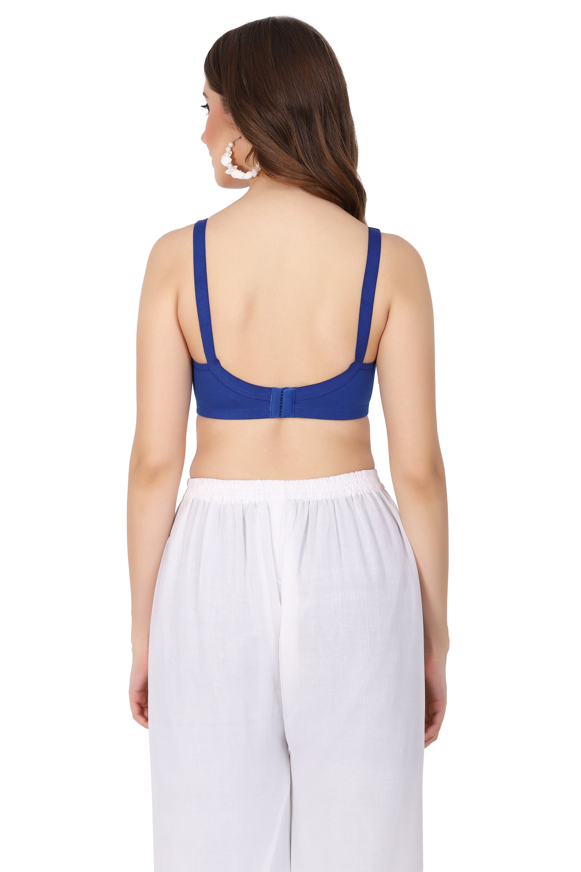 Figure Fit lingerie for your travel plans – molded bra style, pull-on closure, and soft seamless finish in 28 size bra.

