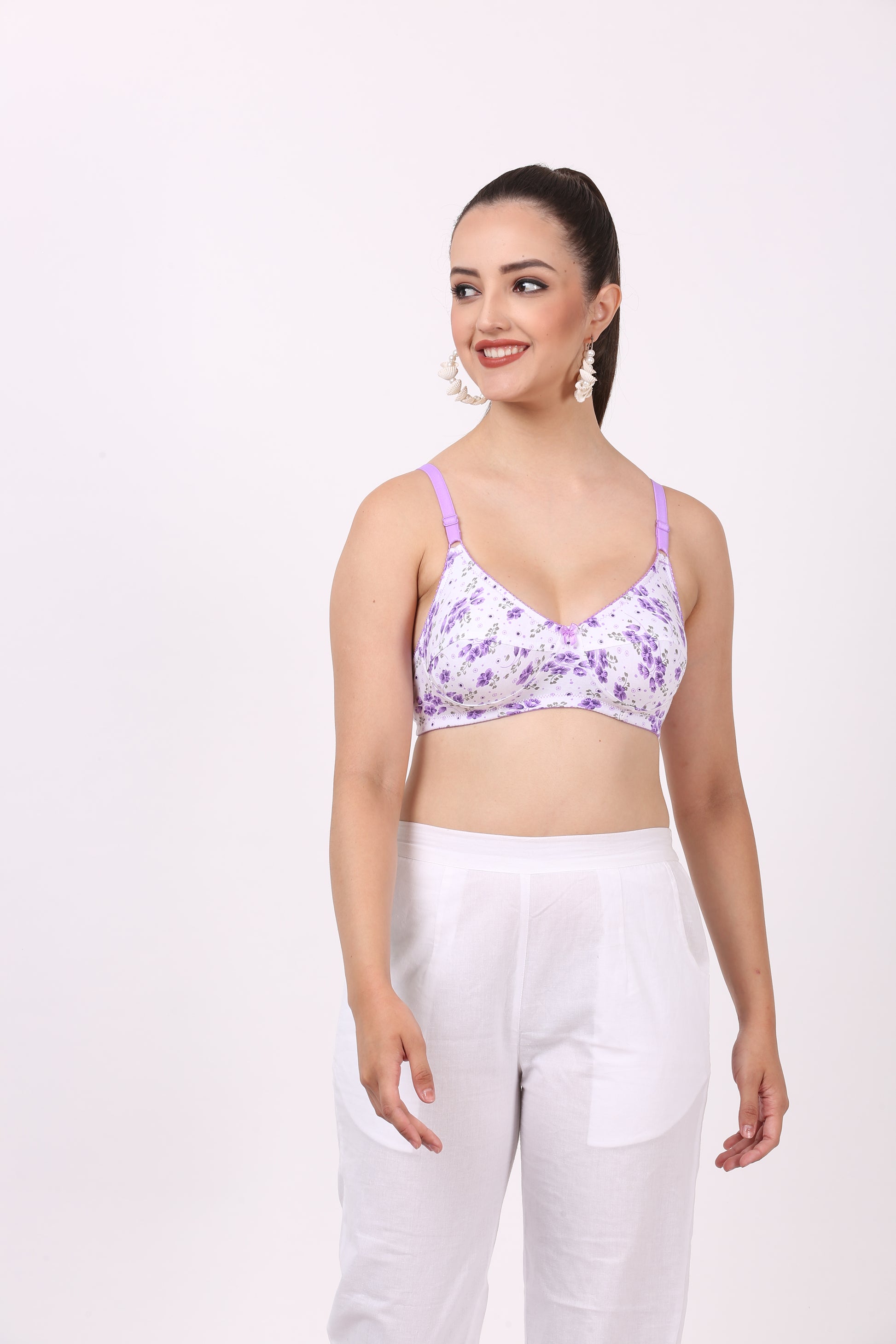 Figure Fit bra under Rs 200 offering natural fir and printed design – ideal bra for women with 32 size and cup B fit.