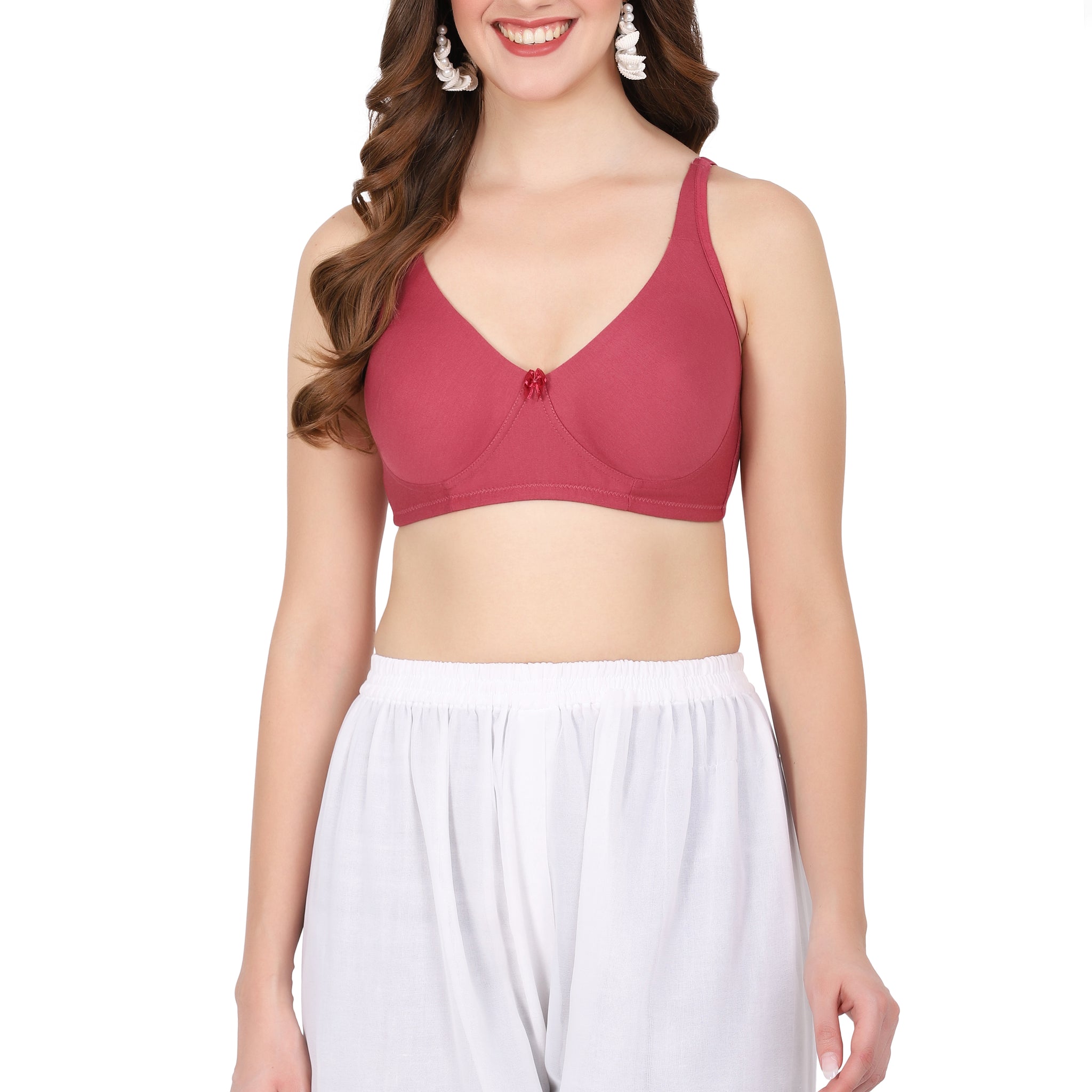 Minimal bra coverage with a seamless bra design and molded cup bra style. Adjustable bra straps ensure a body-hugging fit.