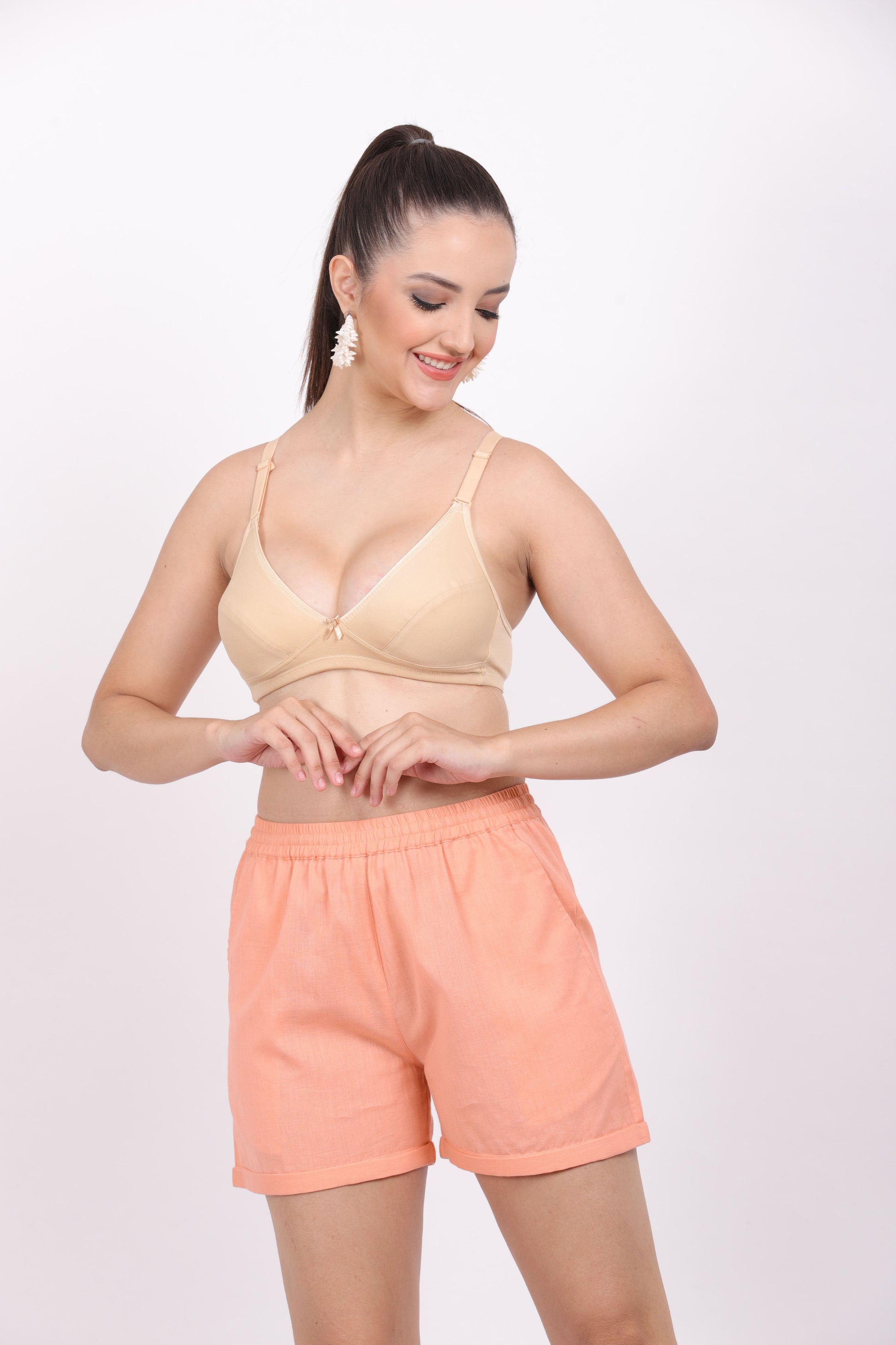 Comfort and style in one – this fig bra for women offers molded bra style with seamless finish and natural fit.