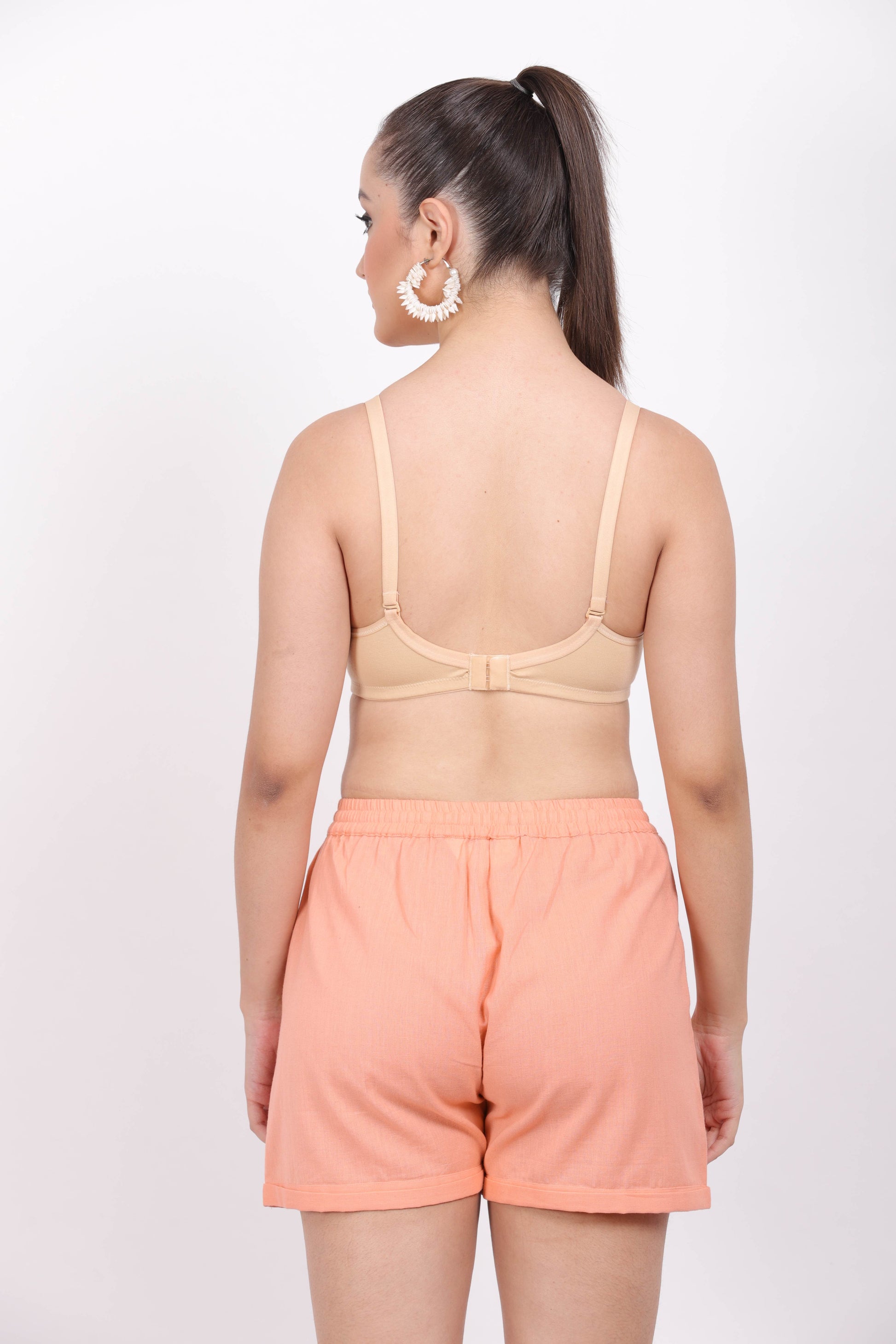 Perfect for any day, this padded bra for women features molded cup comfort and a seamless finish in 28 size bra.


