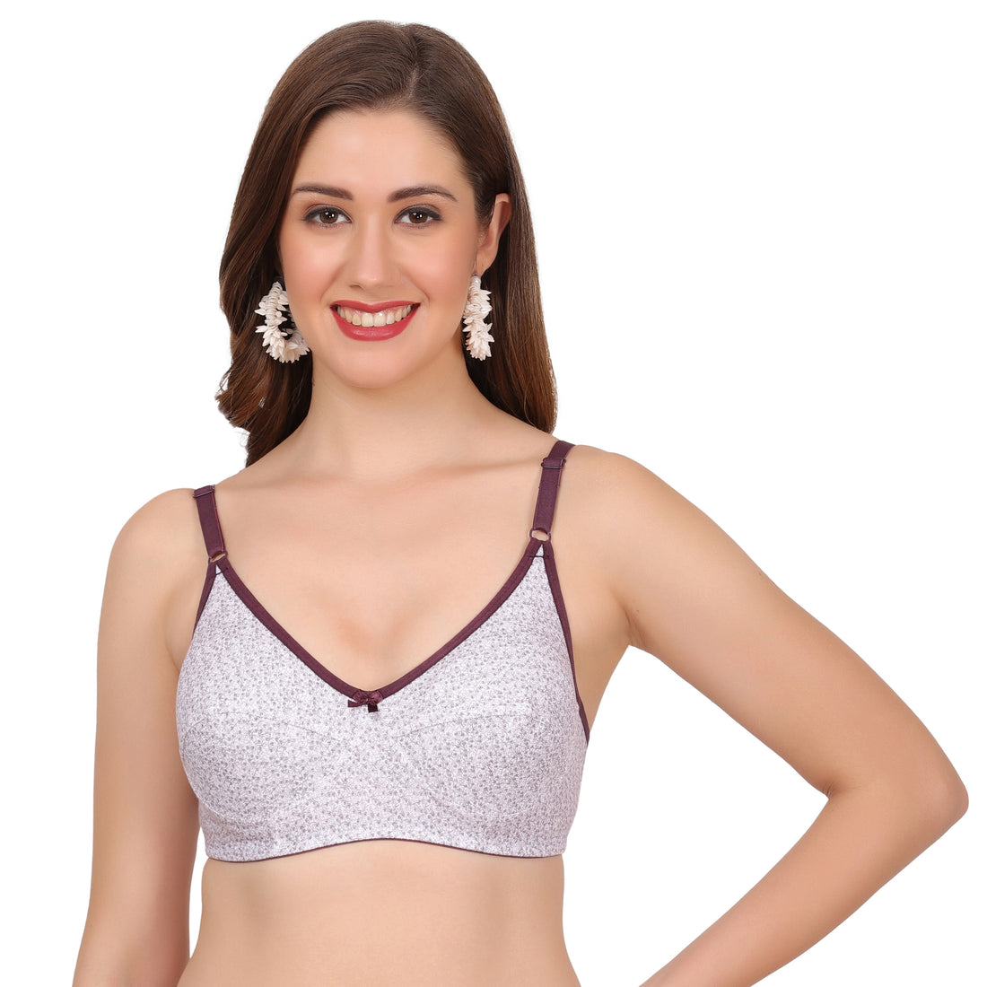 Racerback bra style with adjustable bra straps offers medium to high support. A printed bra with a modern silhouette for comfort.

